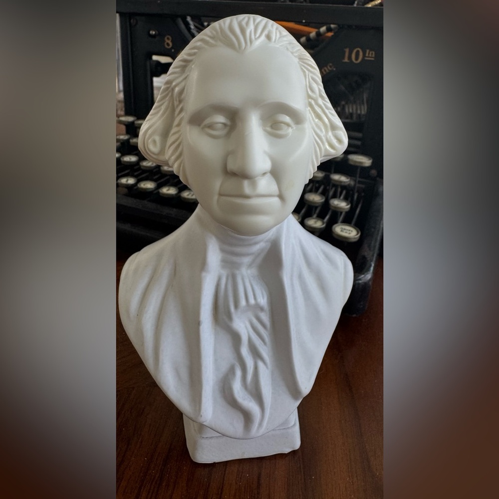 Avon Vintage President George Washington Men’s Aftershave Decanter.